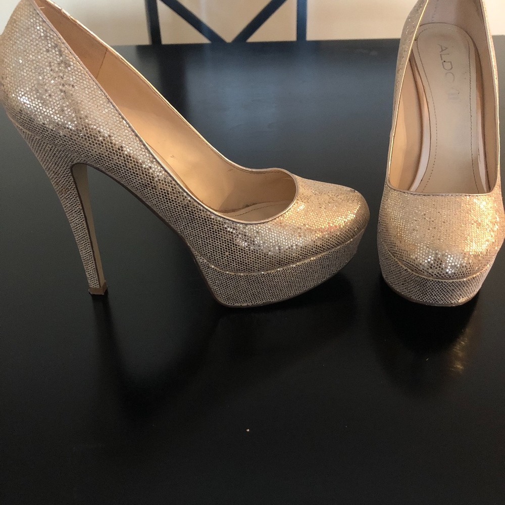 Sparkly Pump - Picture 2 of 5